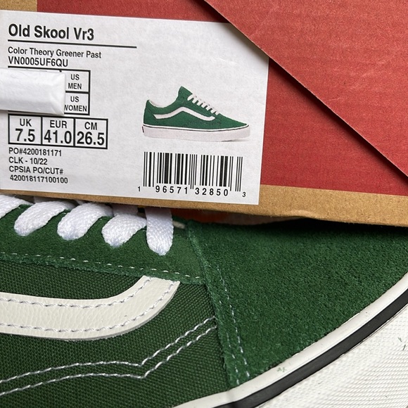 Vans WMNS Old Skool
Color Theory Greener Past
VN0005UF6QU
Sneakers - Picture 16 of 16